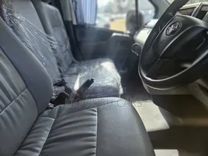 Toyota HiAce 2018 White