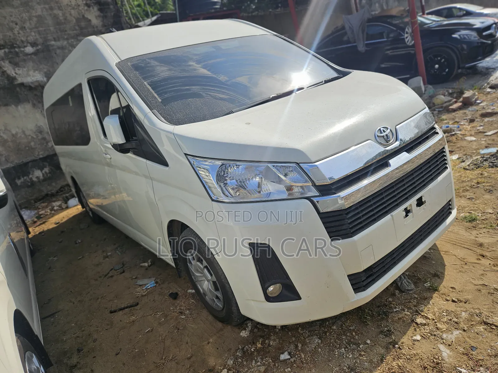 Toyota HiAce 2018 White