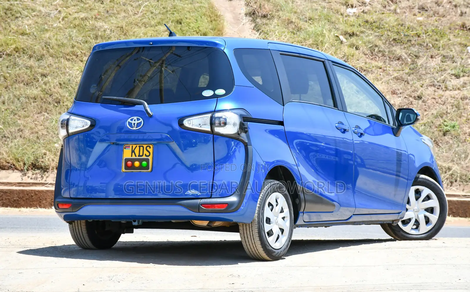 Toyota Sienta 2017 Blue
