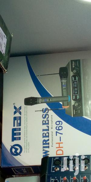 Max Wireless Professional Microphone Dh-769