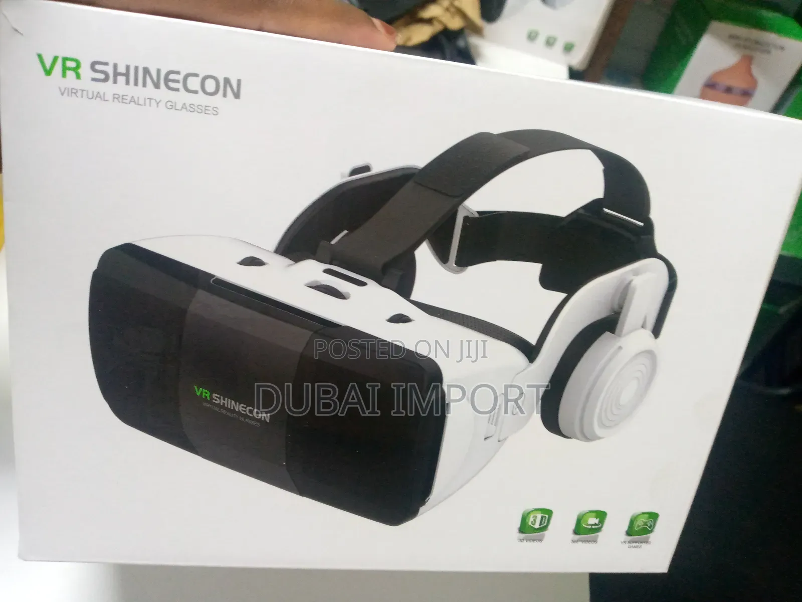 Virtual Reality Headset With Remote Control