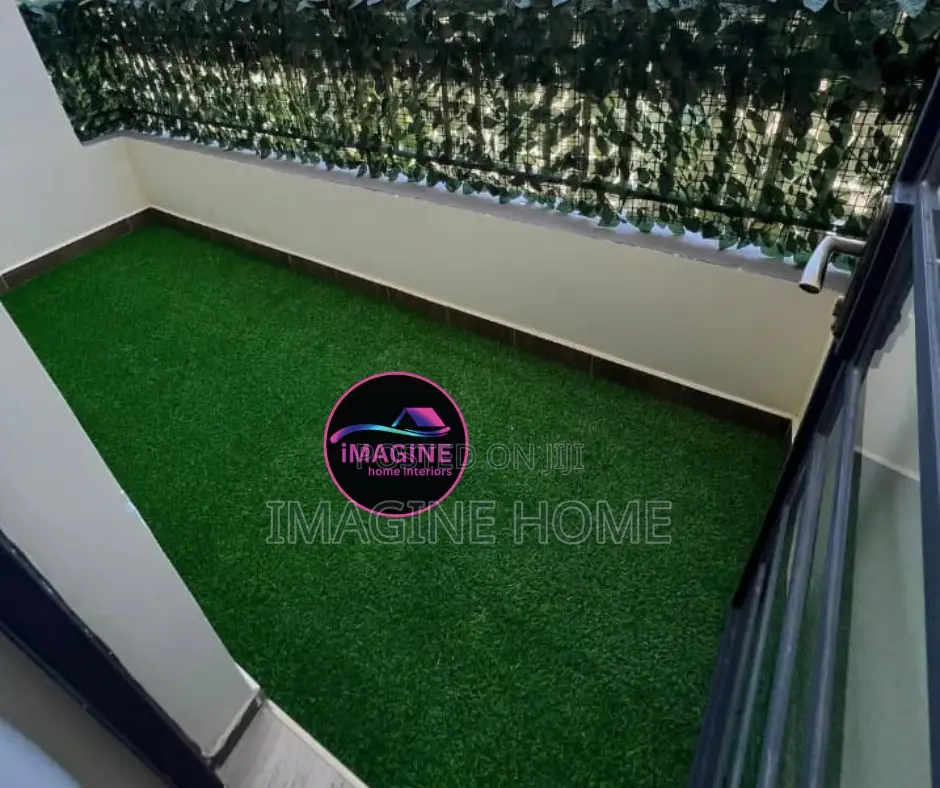 Space Balcony With Artificial Turf Grass Carpet