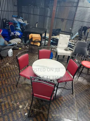 White Round Marble Table And Chairs