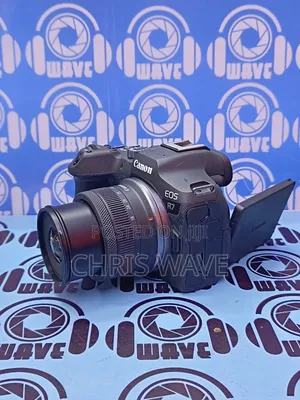 Canon Eos R7 Mirrorless With Lens