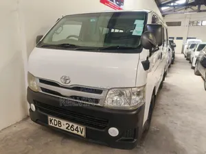 Toyota HiAce 2015 White