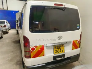 Toyota HiAce 2015 White