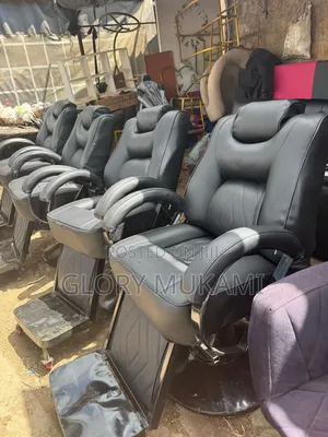 Black Hydrolic Barber Chairs