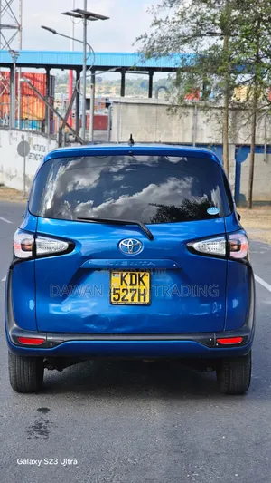 Toyota Sienta 2015 Blue