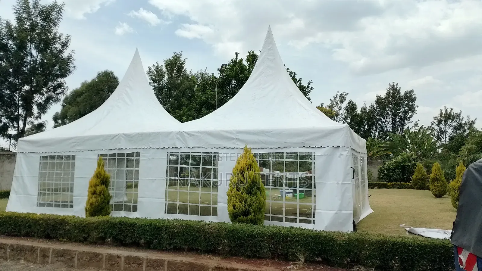 100 Seater 2-Peak Tent
