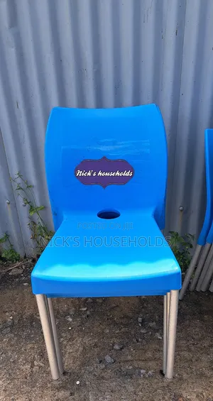 Durable Plastic Chair With Silver Legs