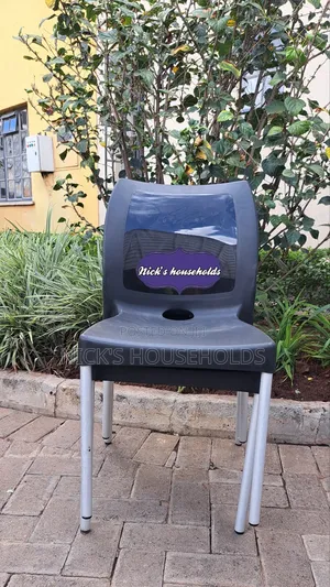 Waiting Bay Plastic Chairs With Metallic Legs