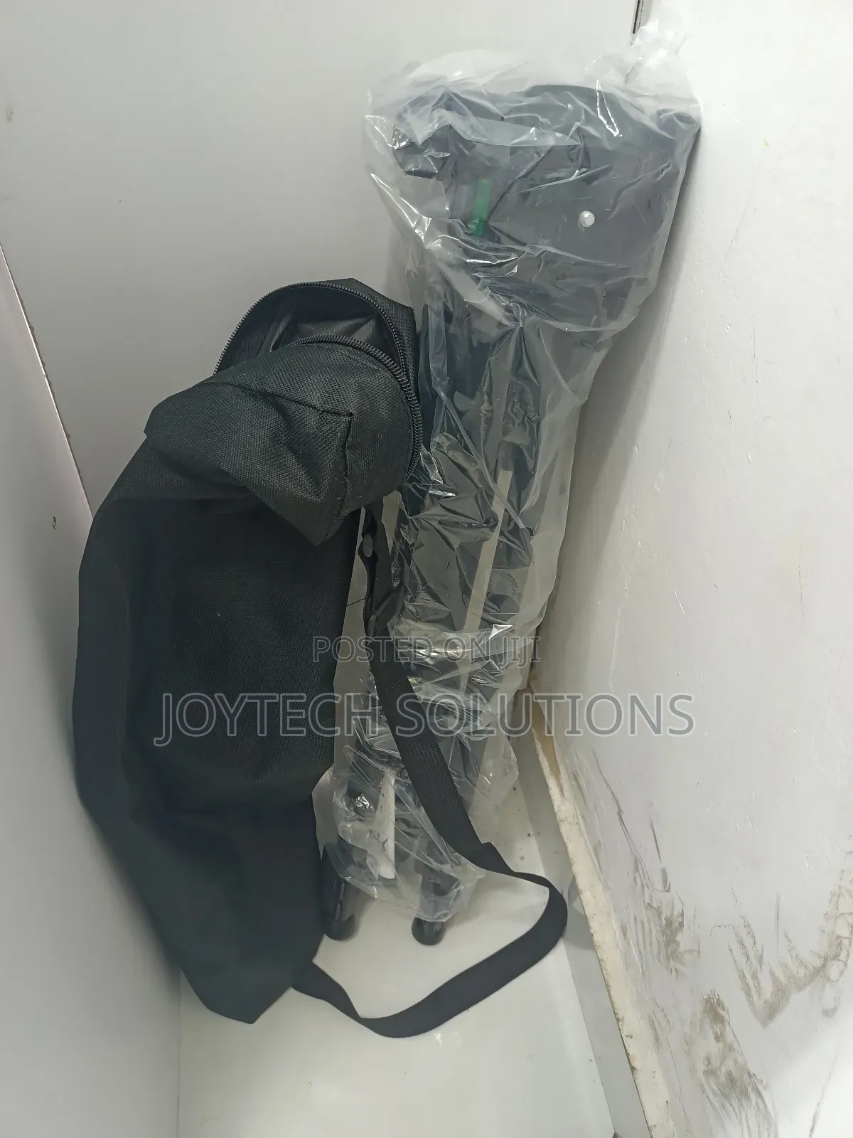 Light Weight Weifeng Wt-3560 Tripod.