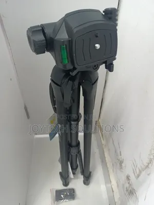 Light Weight Weifeng Wt-3560 Tripod.