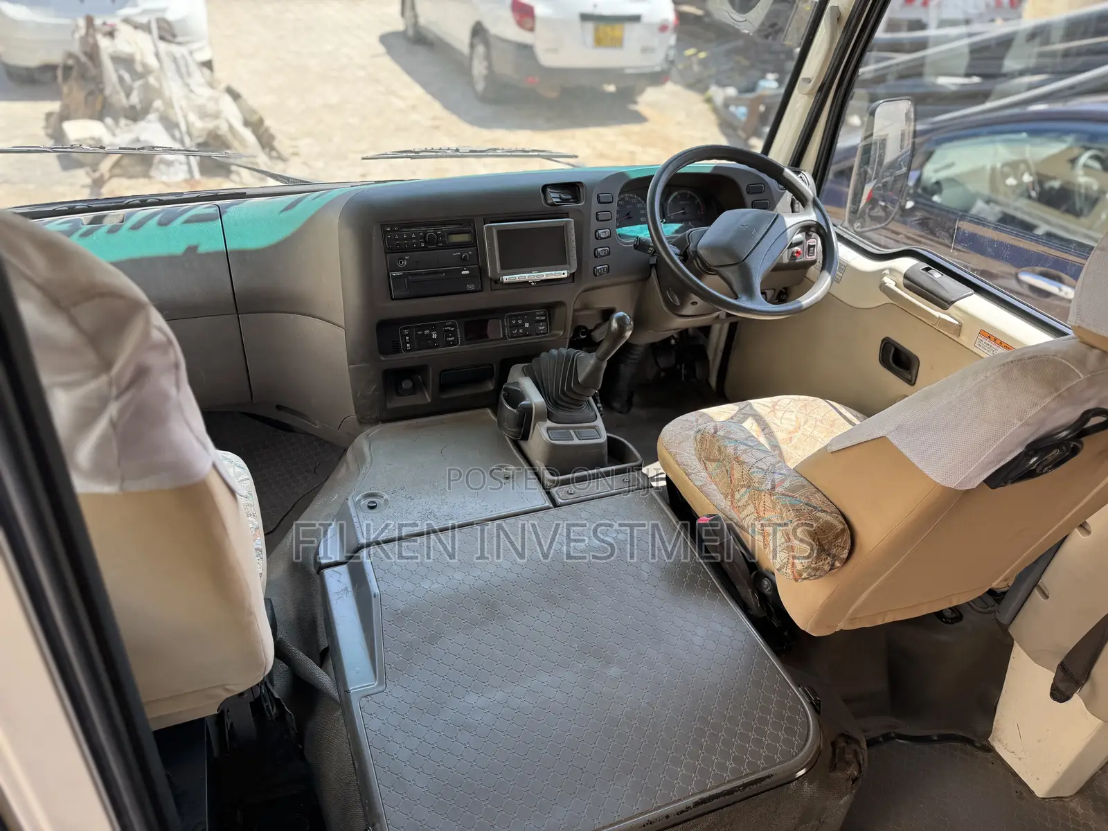 Mitsubishi Fuso Rosa 2013 Beige