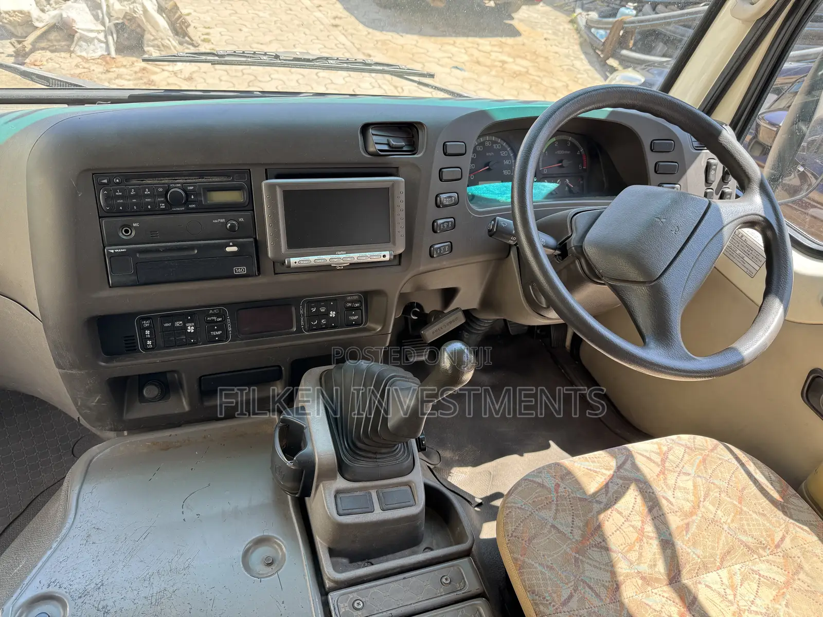 Mitsubishi Fuso Rosa 2013 Beige