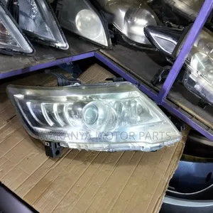 Nissan Serena Fc25 Xenon Head Lamp, Model 2008/09. Ex Japan