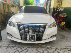 Toyota Crown 2016 White