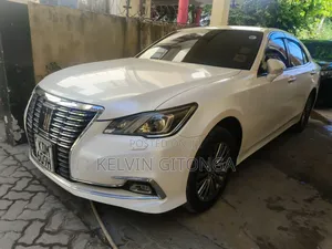 Toyota Crown 2016 White