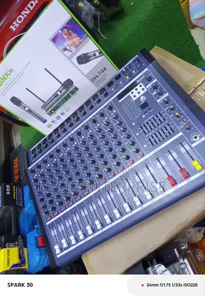 Wireless Microphone BNK With 12channel Mixer