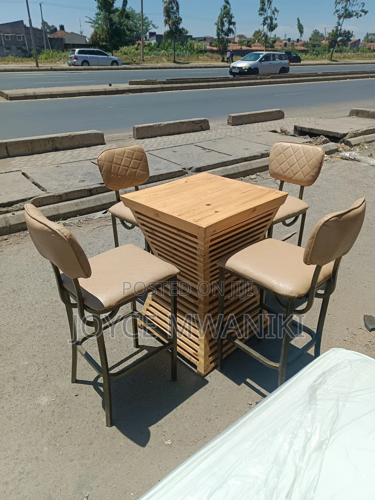 High Bar Set of 4 Chairs and a Pallet Table 
