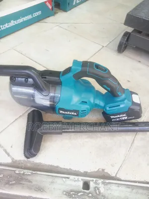 Makita Rechargeable Vacuum Cleaner