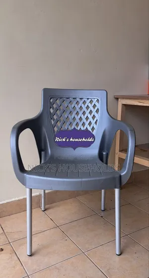 Longlasting Plastic Chairs With Armrest and Silver Legs