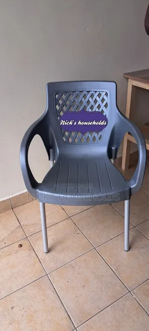 Gray Premium Plastic Chairs With Arms and Metal Silver Legs