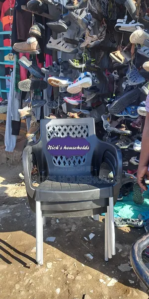 Quality and Comfortable Plastic Chairs With Arm and Metal