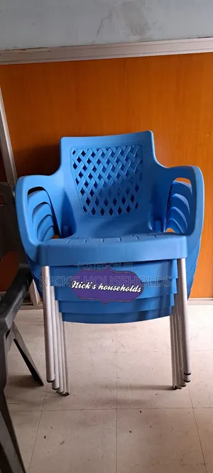 Office Plastic Chairs With Armrest and Strong Backrest