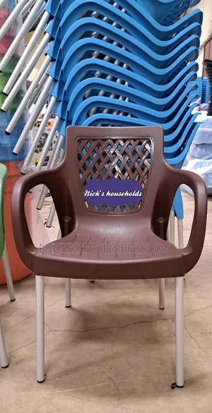 Plastic Chairs With Strong Metal Tubing Legs