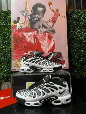 Nike Air Tn (White)
Sneakers