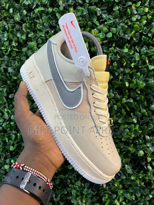 Airforce 1“Khaki”
Sneakers