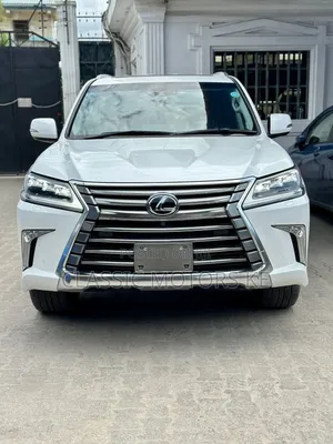 Lexus LX 570 AWD 2018 White