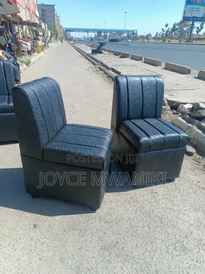 Single Seater Black Restaurant Couches or Waiting Seats