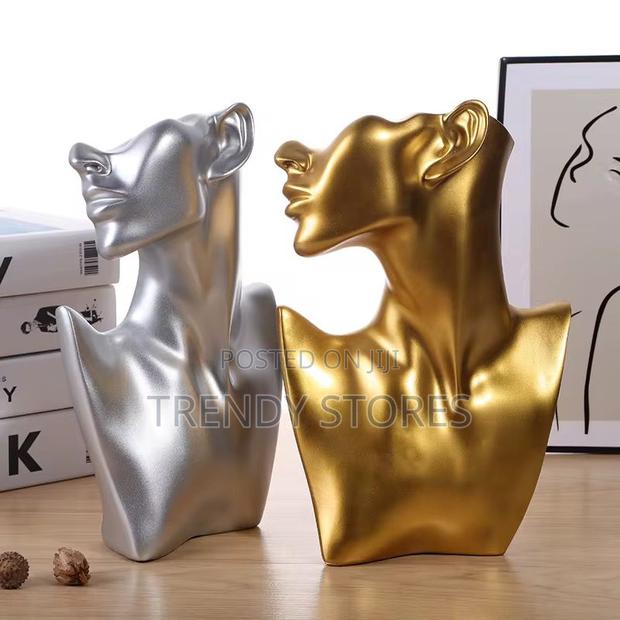 Loop Mannequin Jewelry Display Stand