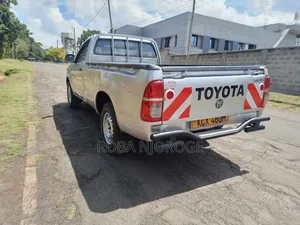 Toyota Hilux 2.5 D-4D SRX 2012 Silver