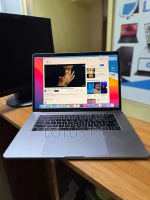 Laptop Apple MacBook Pro 2018 32GB Intel Core I9 SSD 512GB