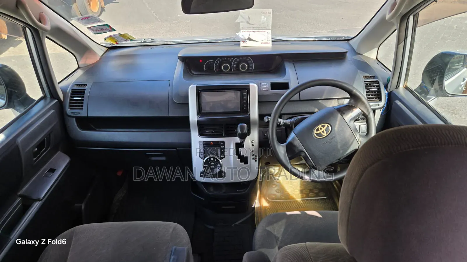 Toyota Noah 2012 Silver