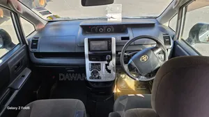 Toyota Noah 2012 Silver