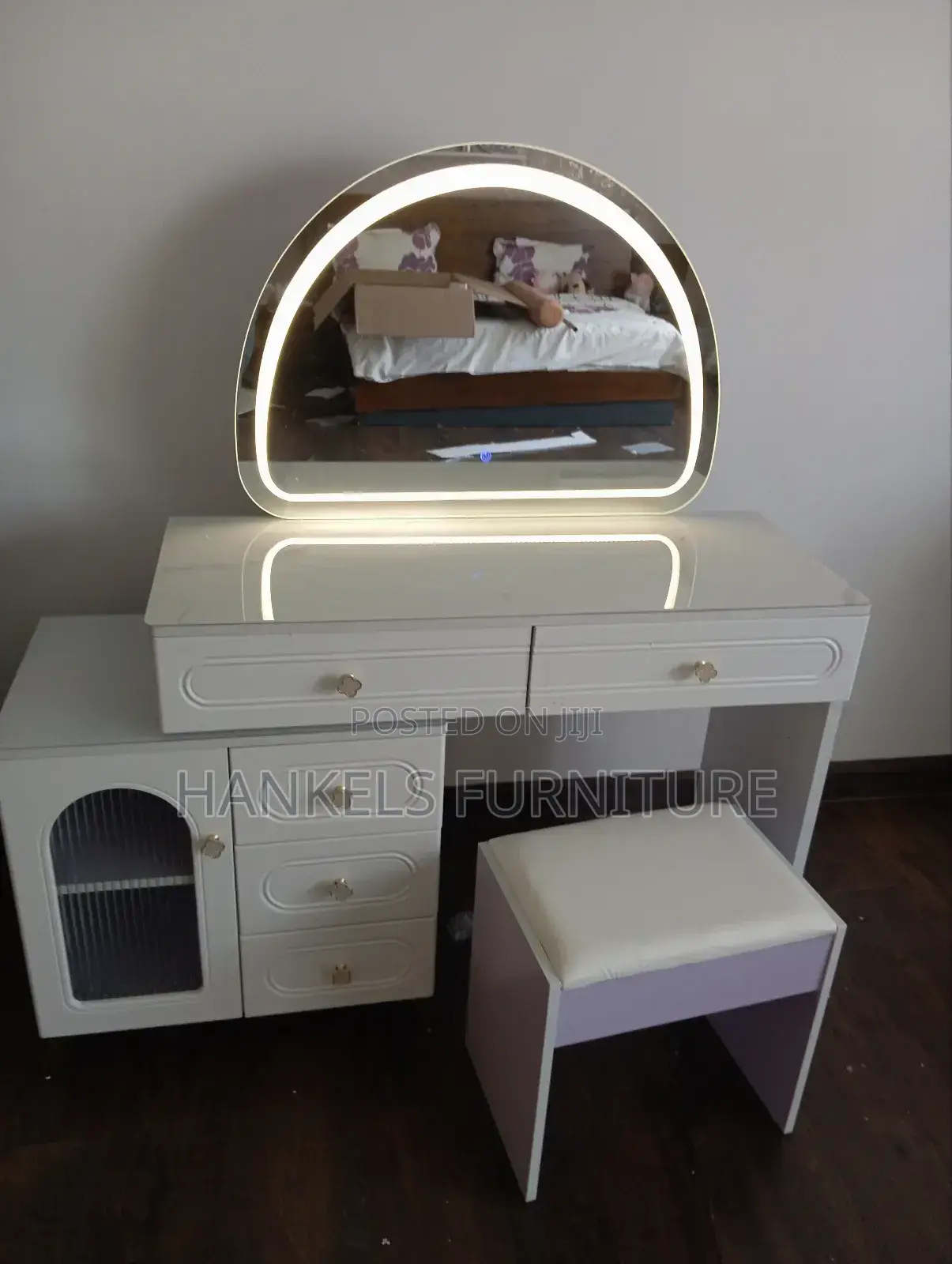 Make-Up Dressing Station