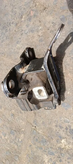 Gearbox Mount Demio 2016.