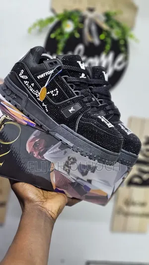 Louis Vuitton Max Trainers Glitters