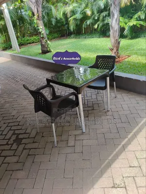 Square Plastic Table With Rosa Plastic Chairs