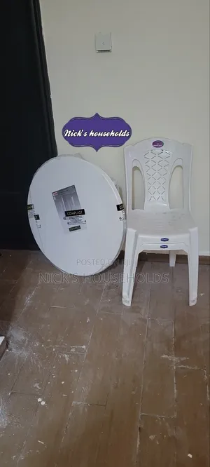 Garden Round Table With Strong Armless Plastic Chairs