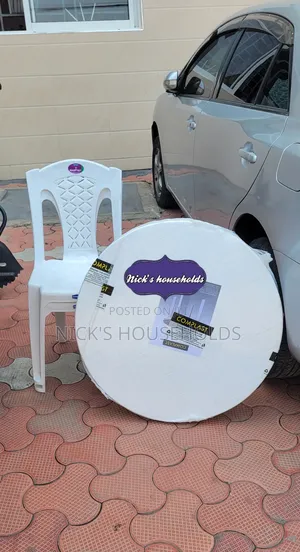 Studying Room Plastic Chairs With a Plastic Table Set