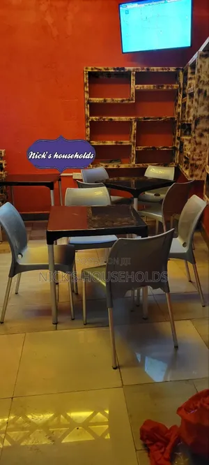Square Plastic Table With 4 Plastic Chairs With Metal Legs