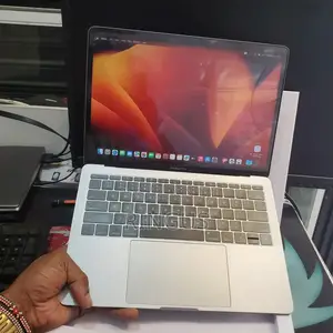 Laptop Apple MacBook Pro 2018 16GB Intel Core i7 SSD 256GB