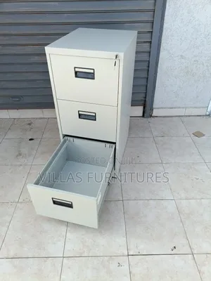 Lockable 3 Door Metallic File Cabinet