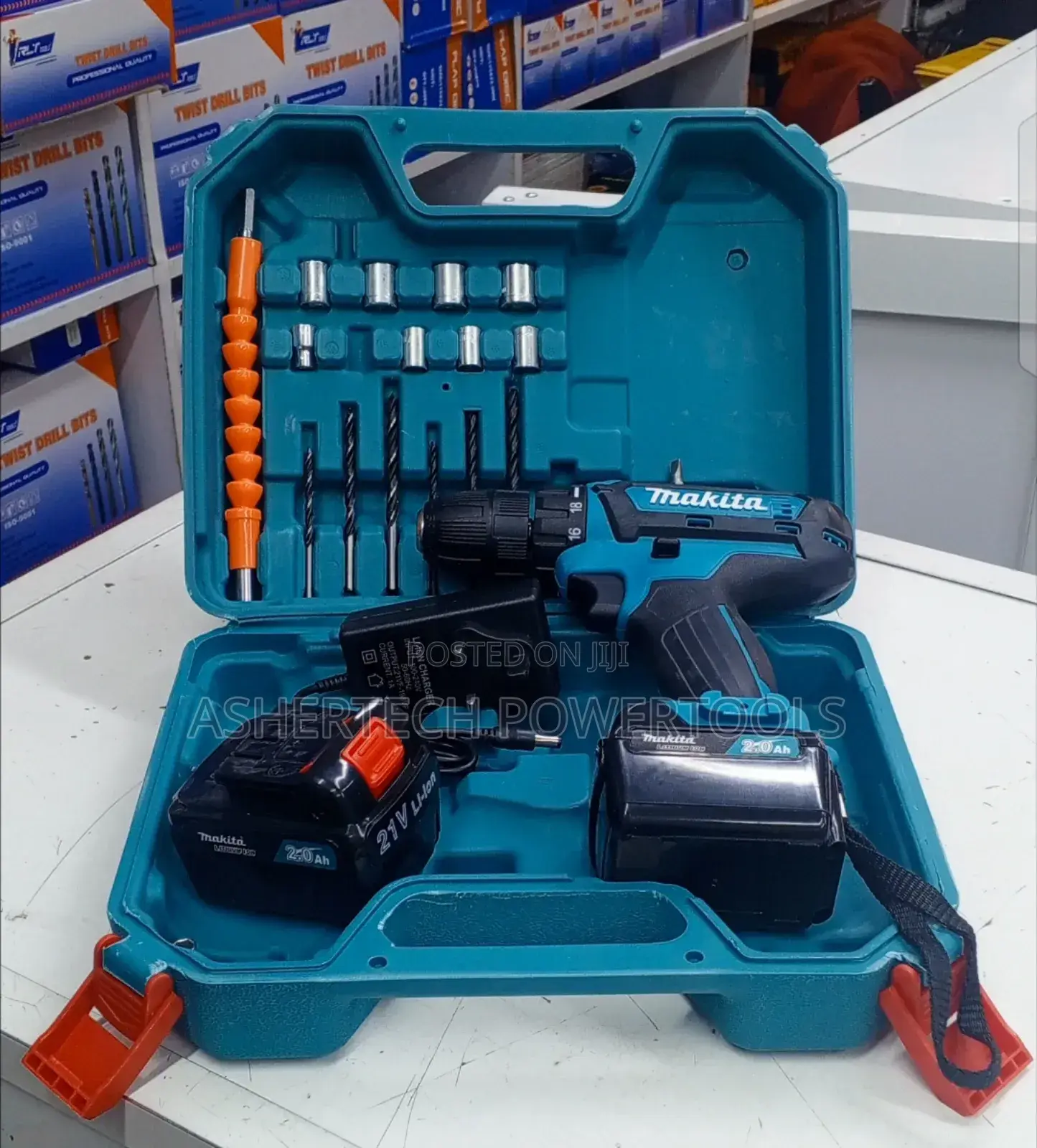 Makita Rechargeable Drill 36v