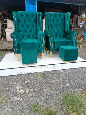 2 Pedicure Seats, 2 Poufs Green and Platform White 
